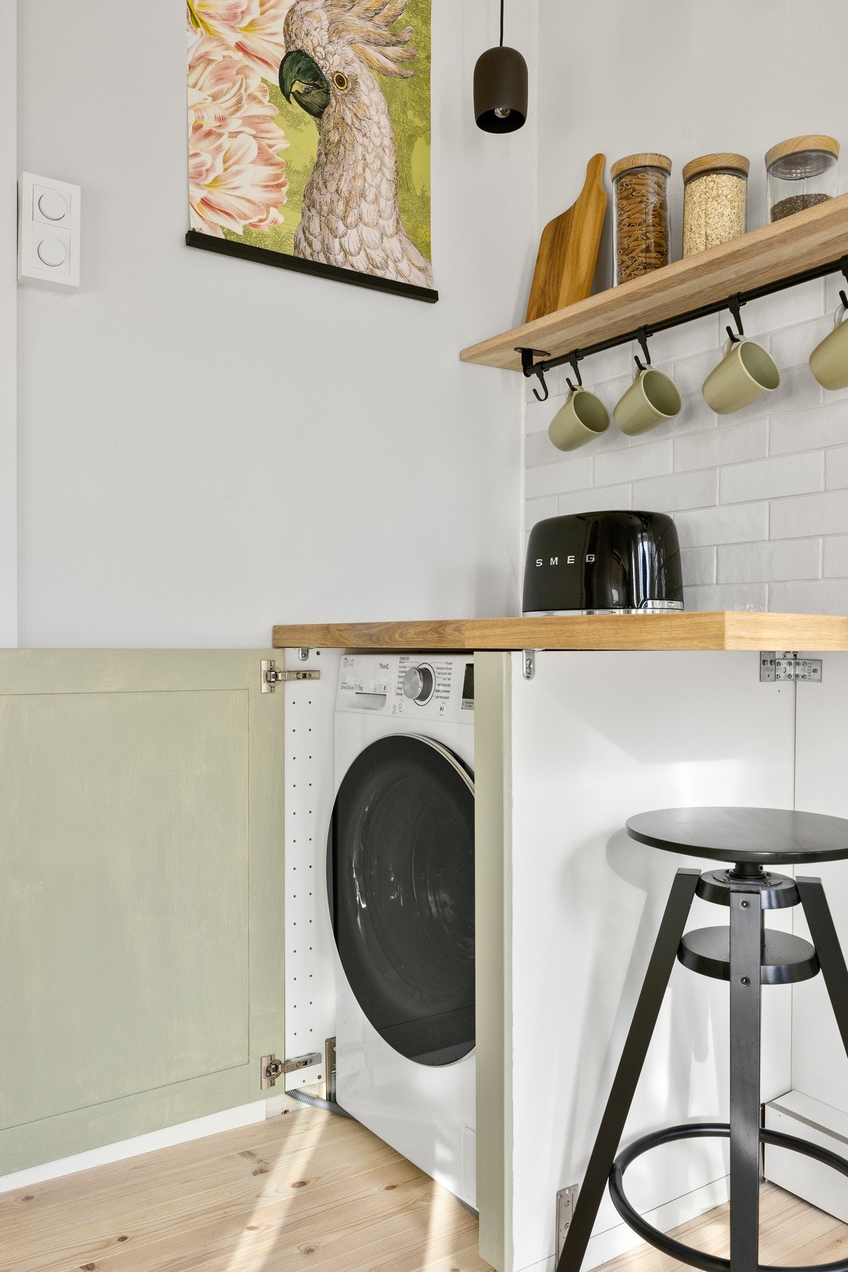 Opplegg for vaskemaskin på kjøkkenet. Galleribilde