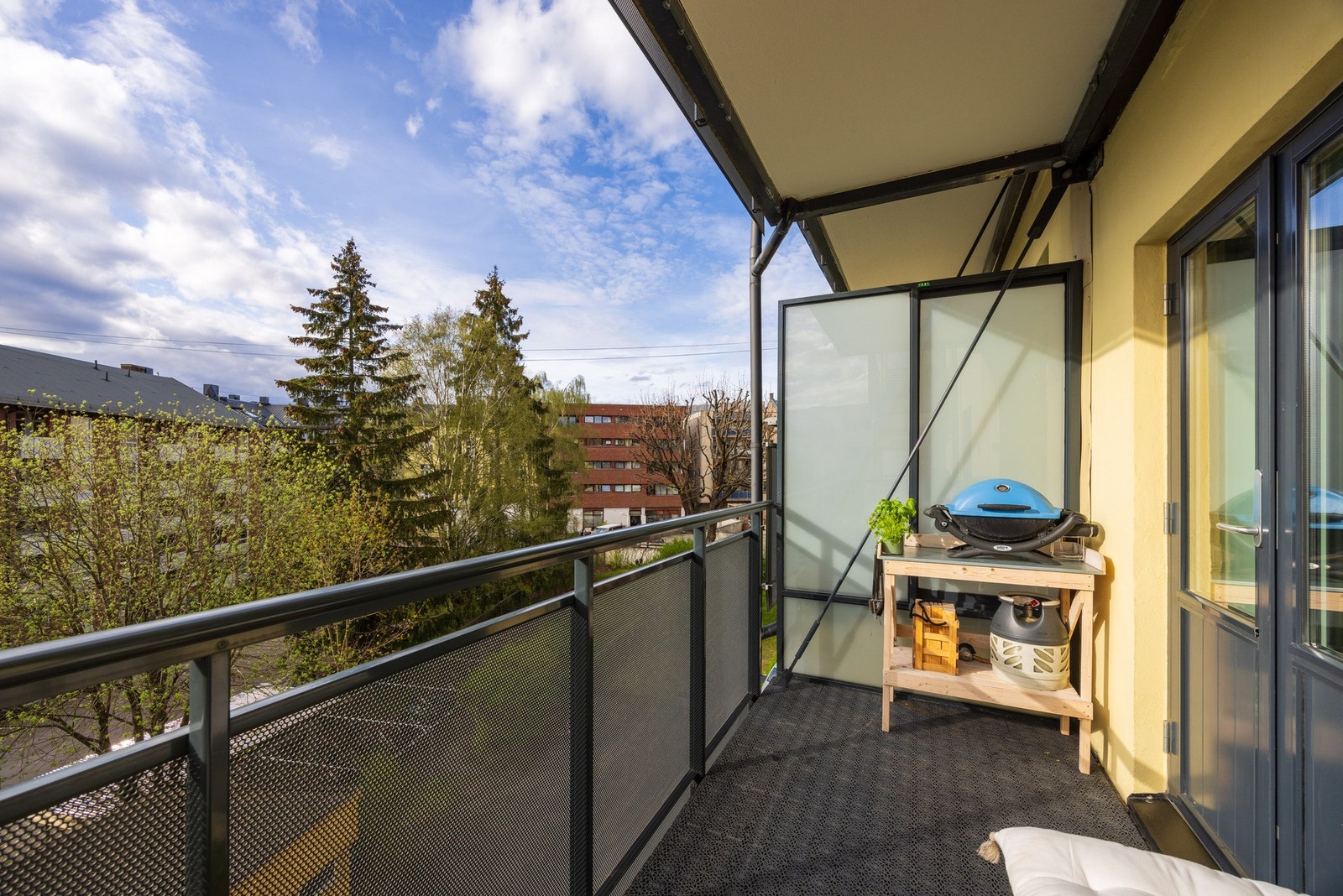 Balkongen er etablert i 2010 i regi av borettslaget. Balkongdøren er fra samme år. Galleribilde