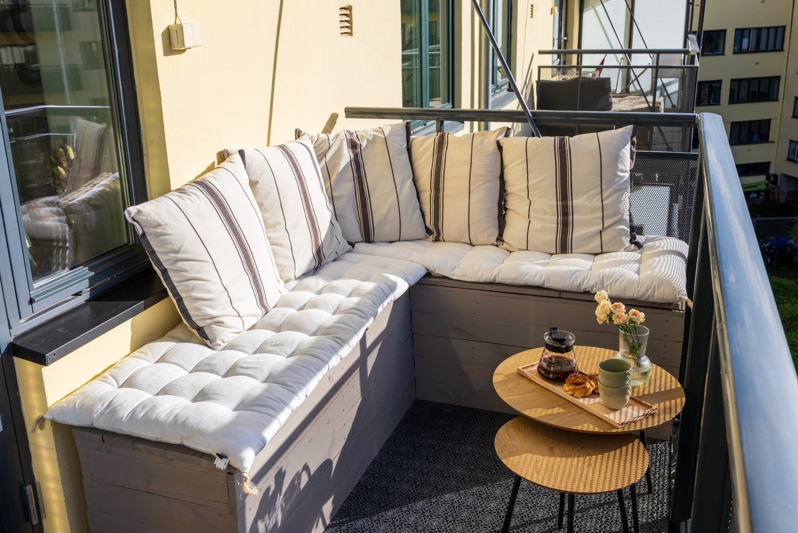 Plassbygd innredning på balkongen. Galleribilde