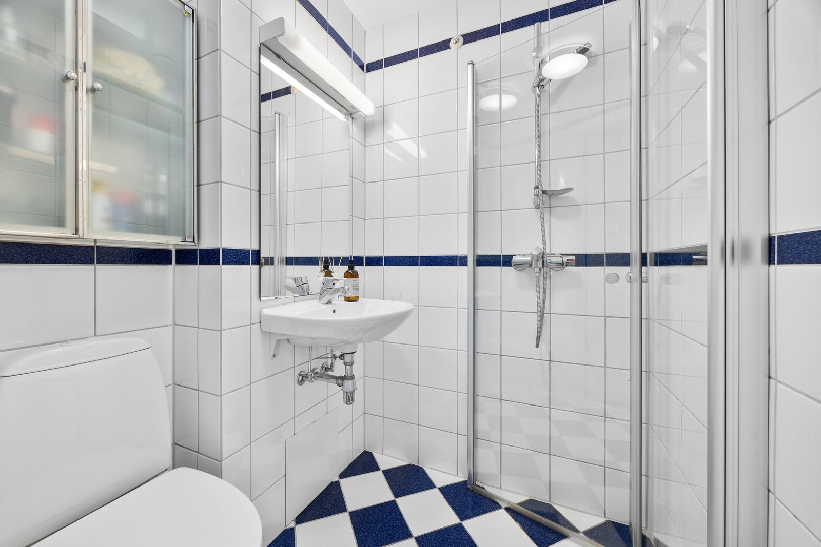 Flislagt bad med varmekabler i gulv. Galleribilde