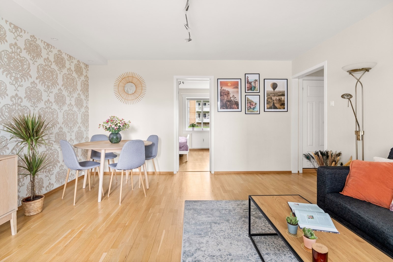 Stuen er svært luftig og av god størrelse. Galleribilde