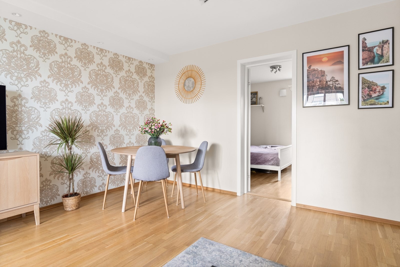 Nyere flater og tidsriktige farger på veggene. Galleribilde