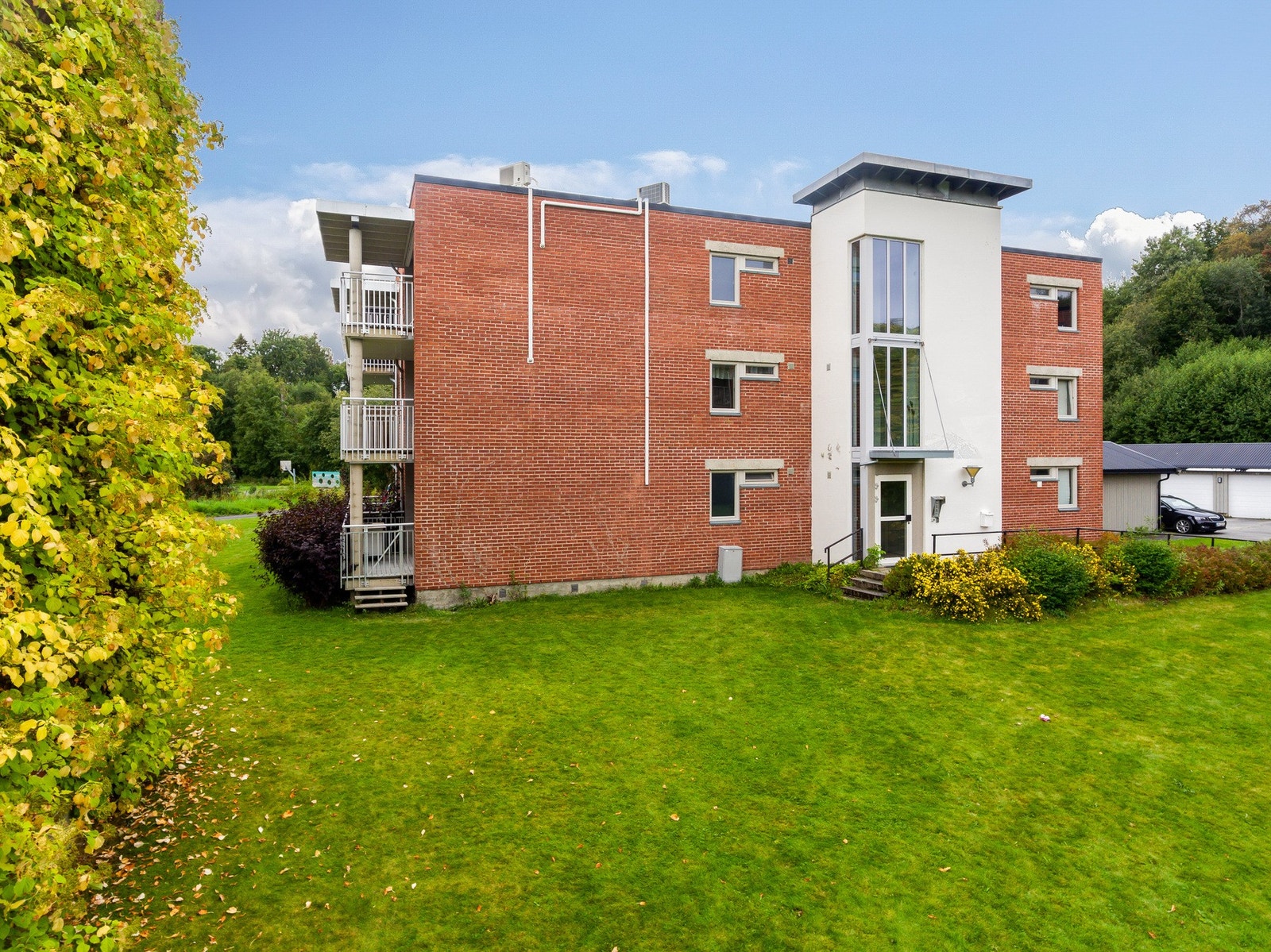 Inngangspartiet til leilighetsbygget. Galleribilde