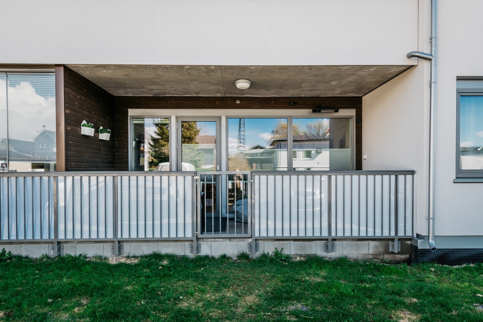 En lun og behagelig veranda vendt mot nordvest Galleribilde