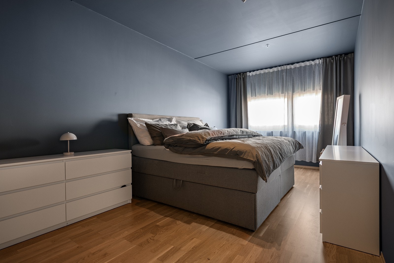 Hovedsoverommet er stort og gir deg plass til å innrede litt som du vil. Galleribilde