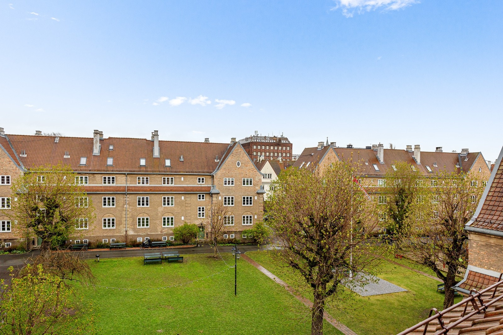 Rommet vender mot rolige omgivelser i bakgården. Galleribilde