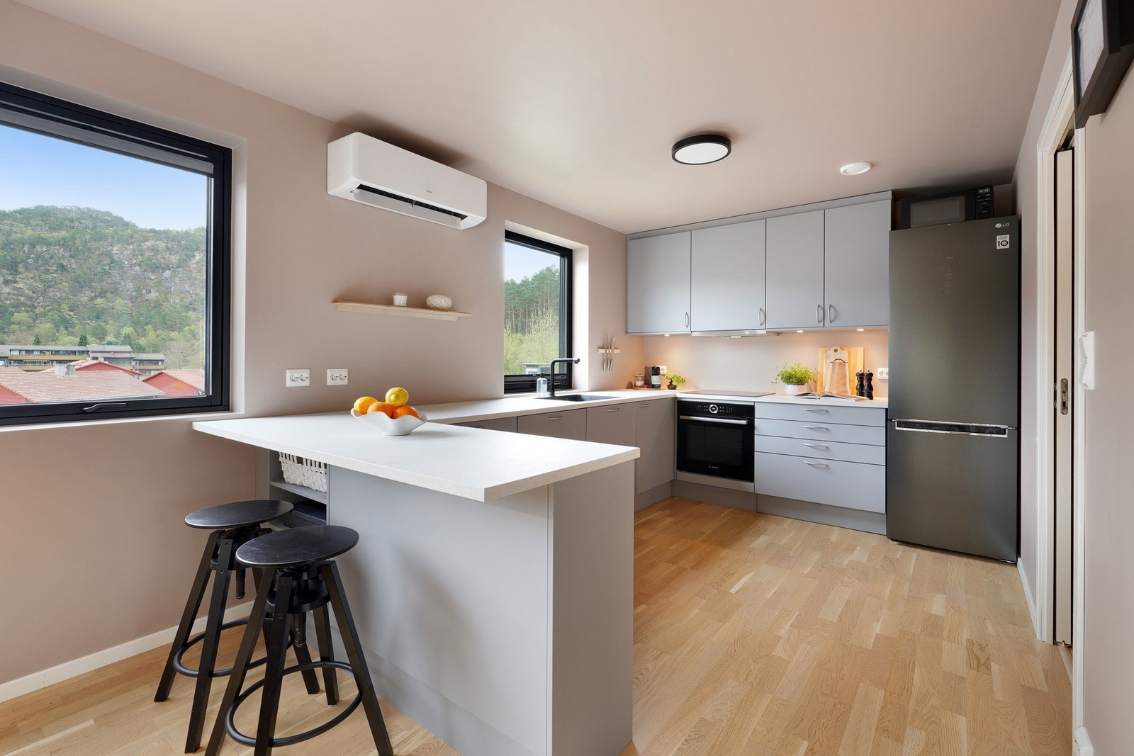 God skap- og benkeplass Galleribilde