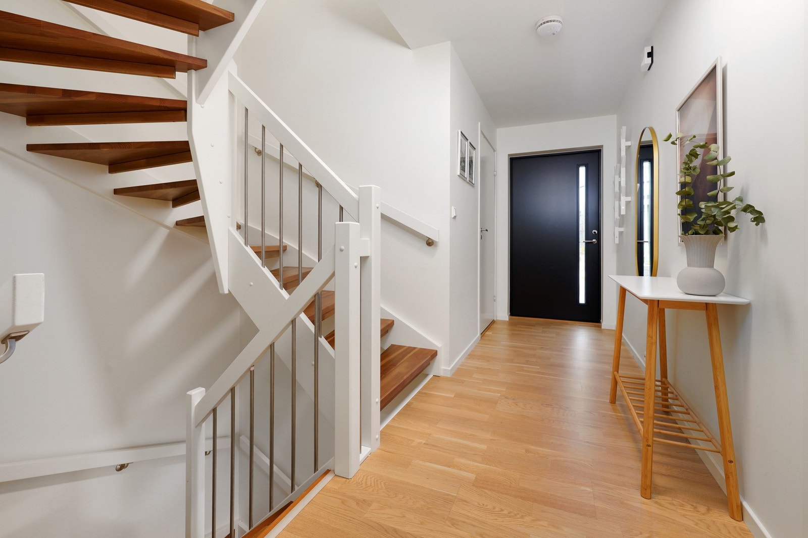 Romslig gang Galleribilde