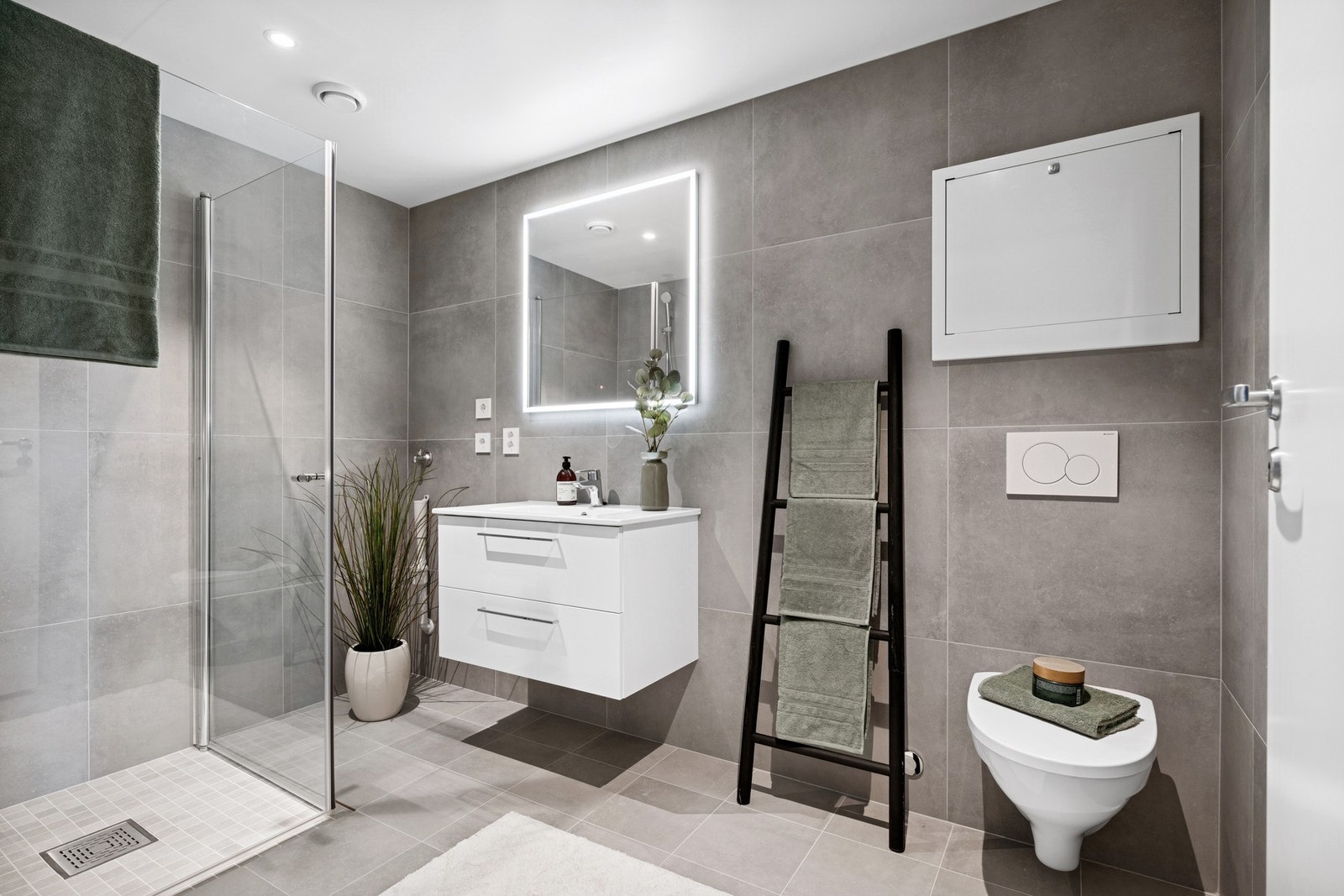 Delikat baderom med moderne innredning. Galleribilde