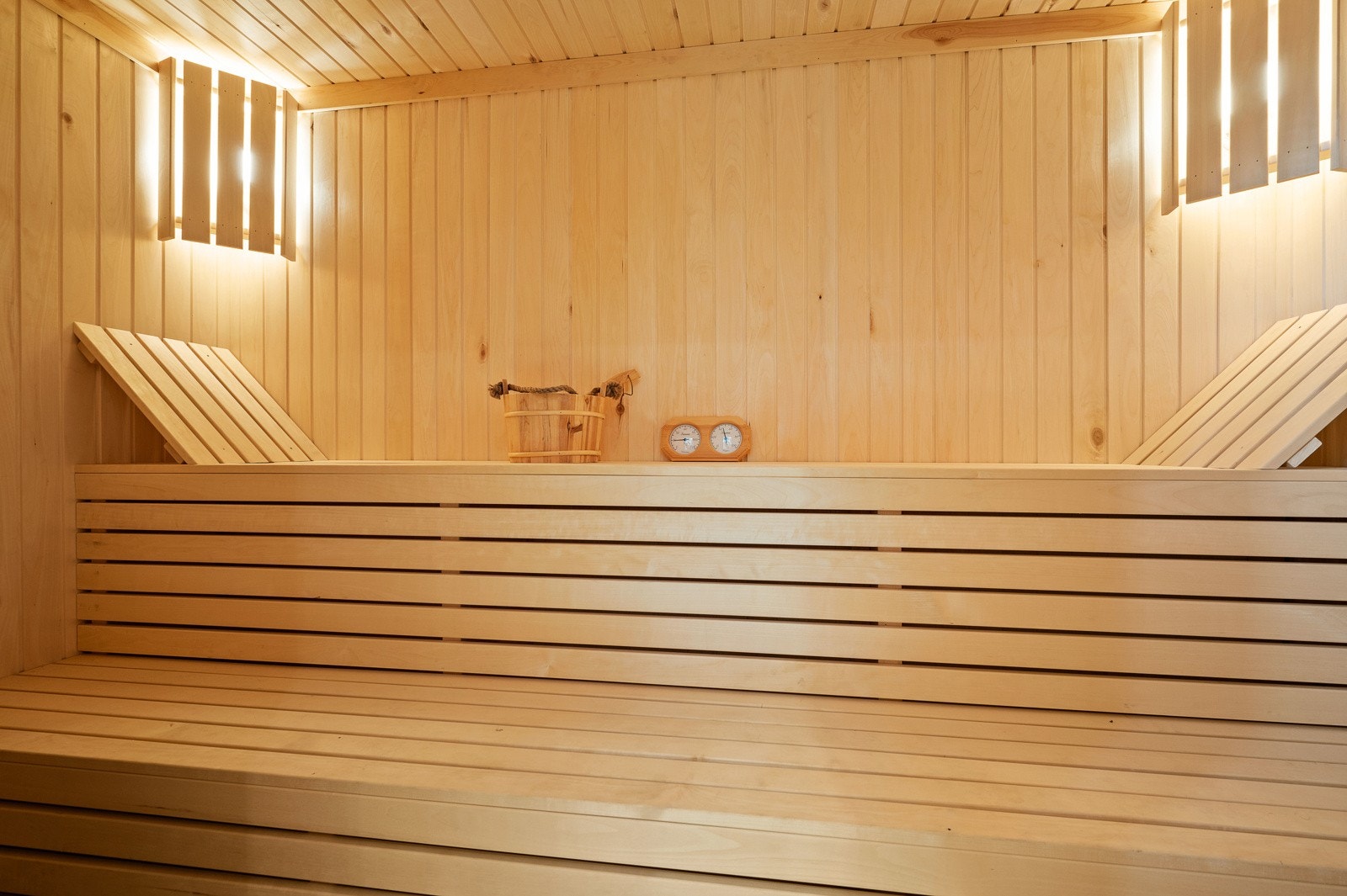 Romslig badstue som innbyr til velvære Galleribilde