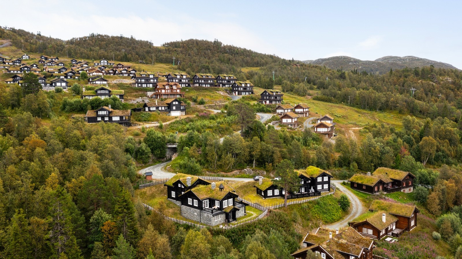 Fra hytta kan man skli direkte ut i Raulands største skianlegg og velge mellom hele 25 nedfarter Galleribilde