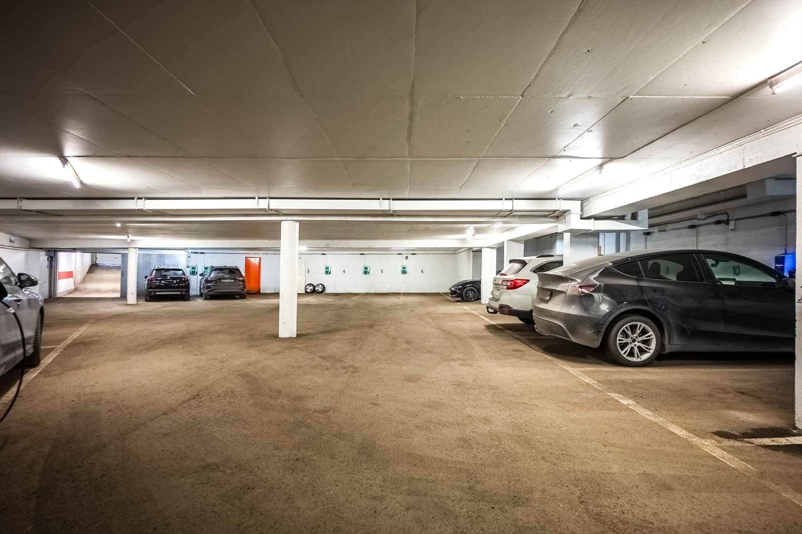 Mulighet for leie/kjøp av parkeringsplass i felles anlegg ved ledighet. Galleribilde