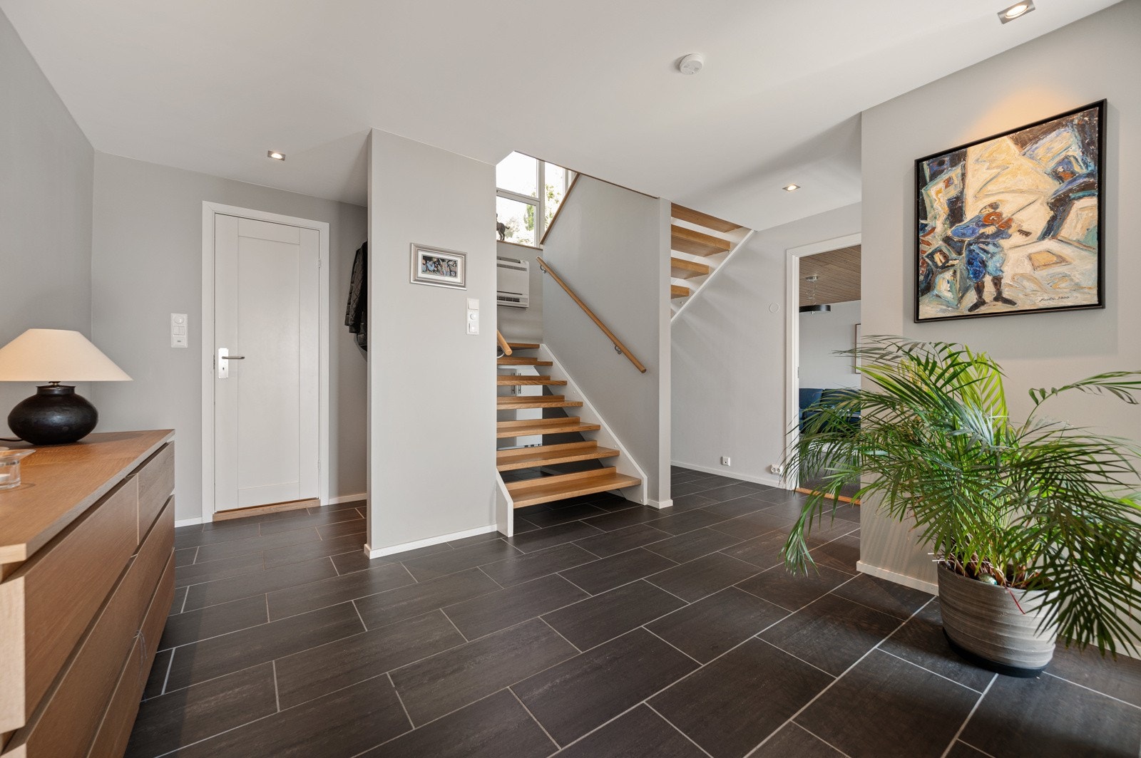 Underetasjen holder samme gjennomførte standard som hovedetasjen. Galleribilde