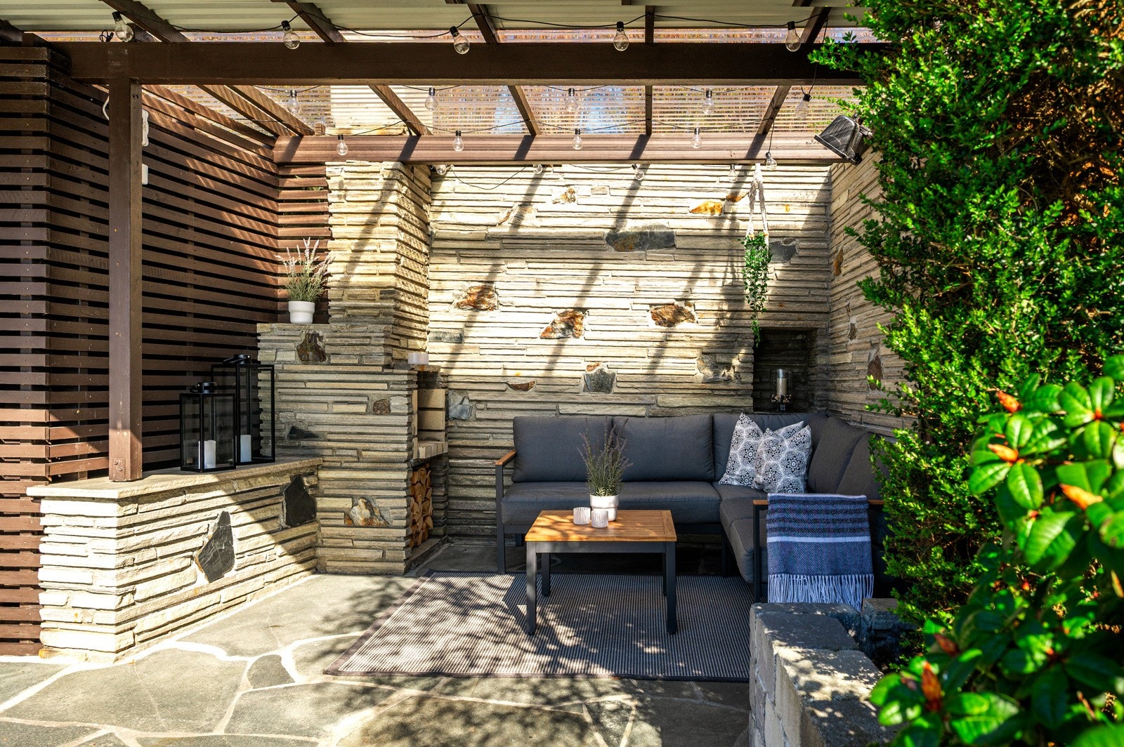 Det ble lagt nytt tak på bod og utestue i 2021. Galleribilde