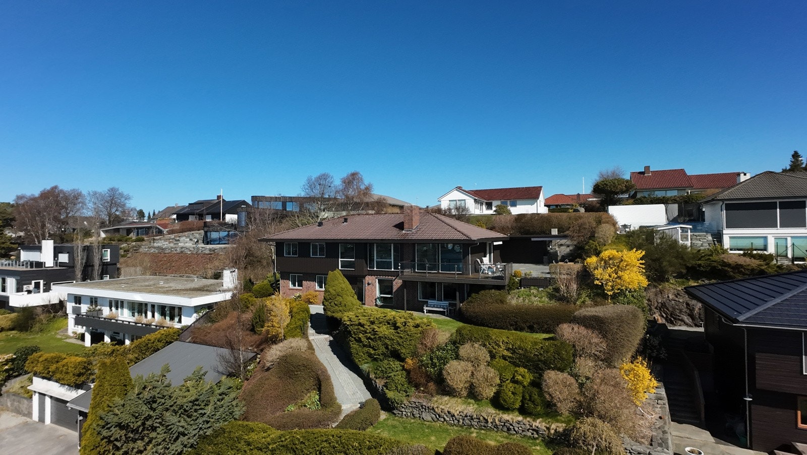 Boligen ligger helt tilbaketrukket, stille og uten innsyn. Galleribilde