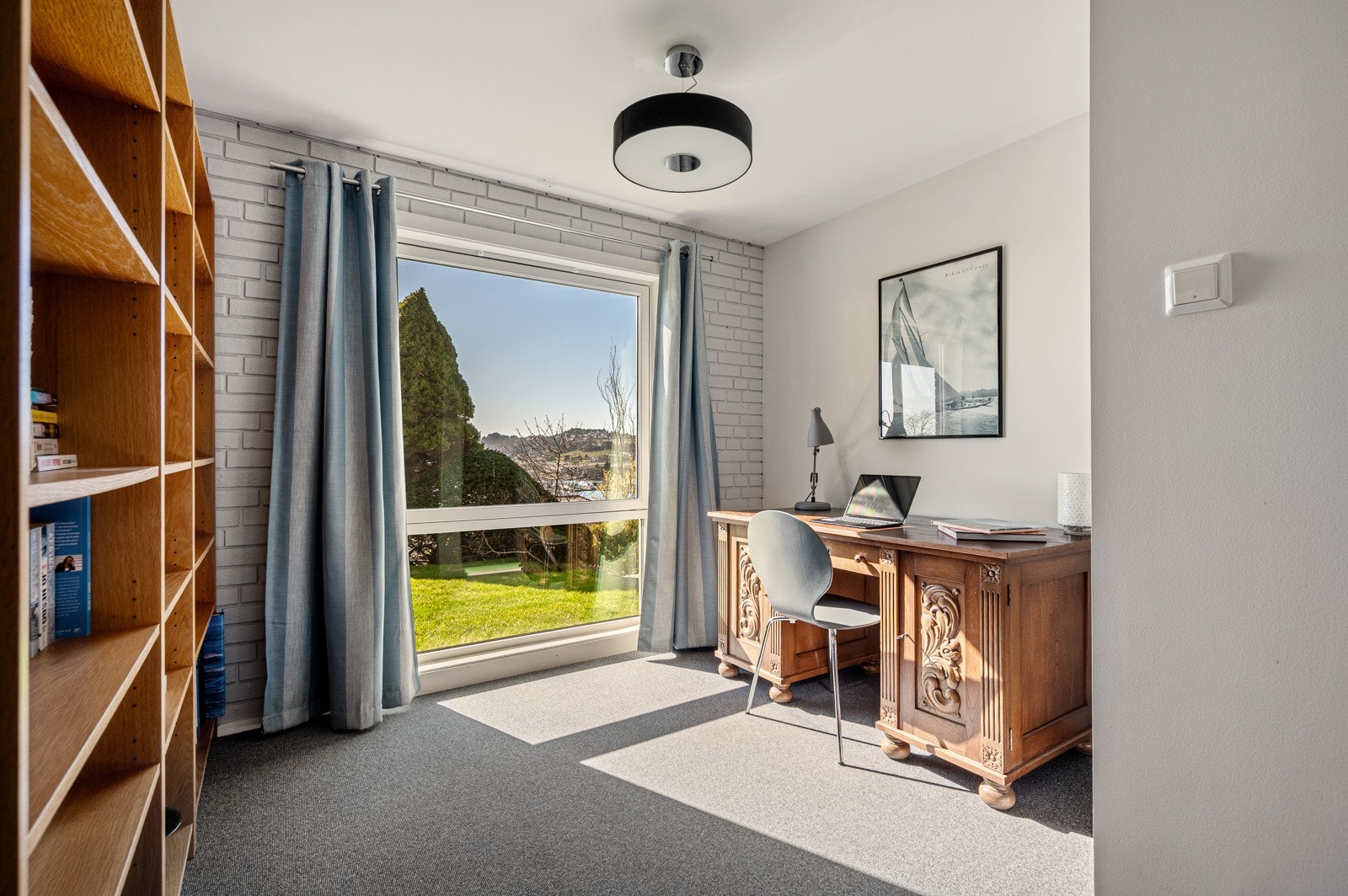 Kontoret kan enkelt møbleres etter ønske og behov. Galleribilde