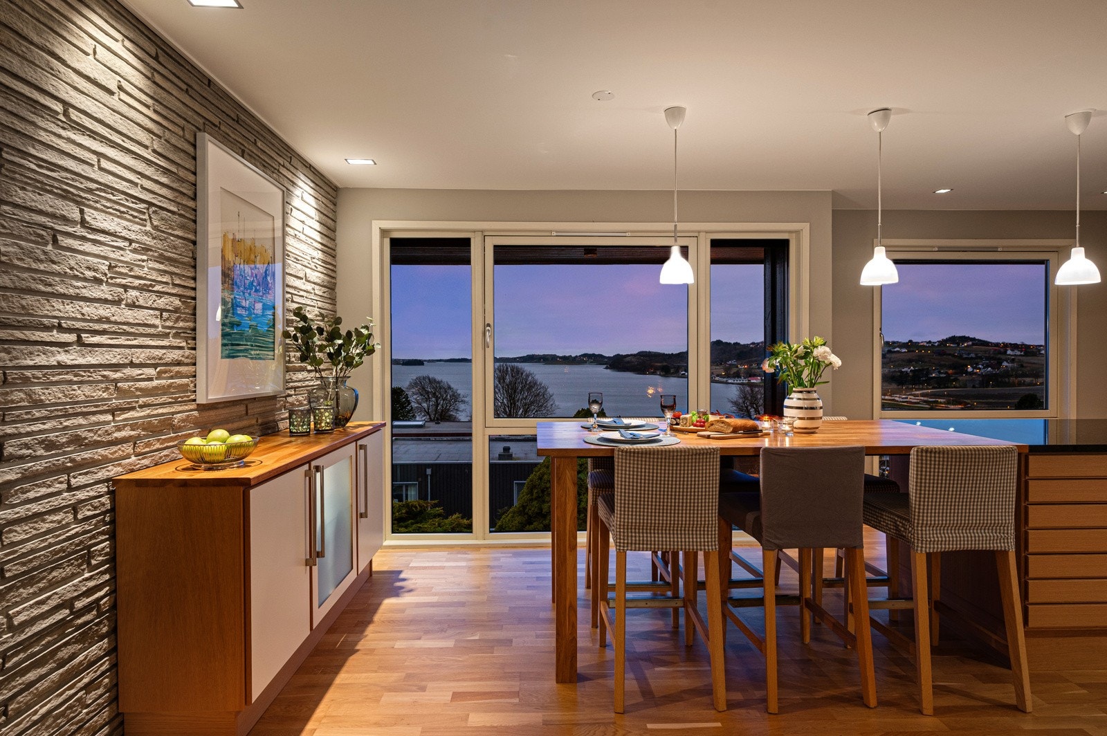 På kjøkkenet kan man spise frokost ved barløsningen. Galleribilde