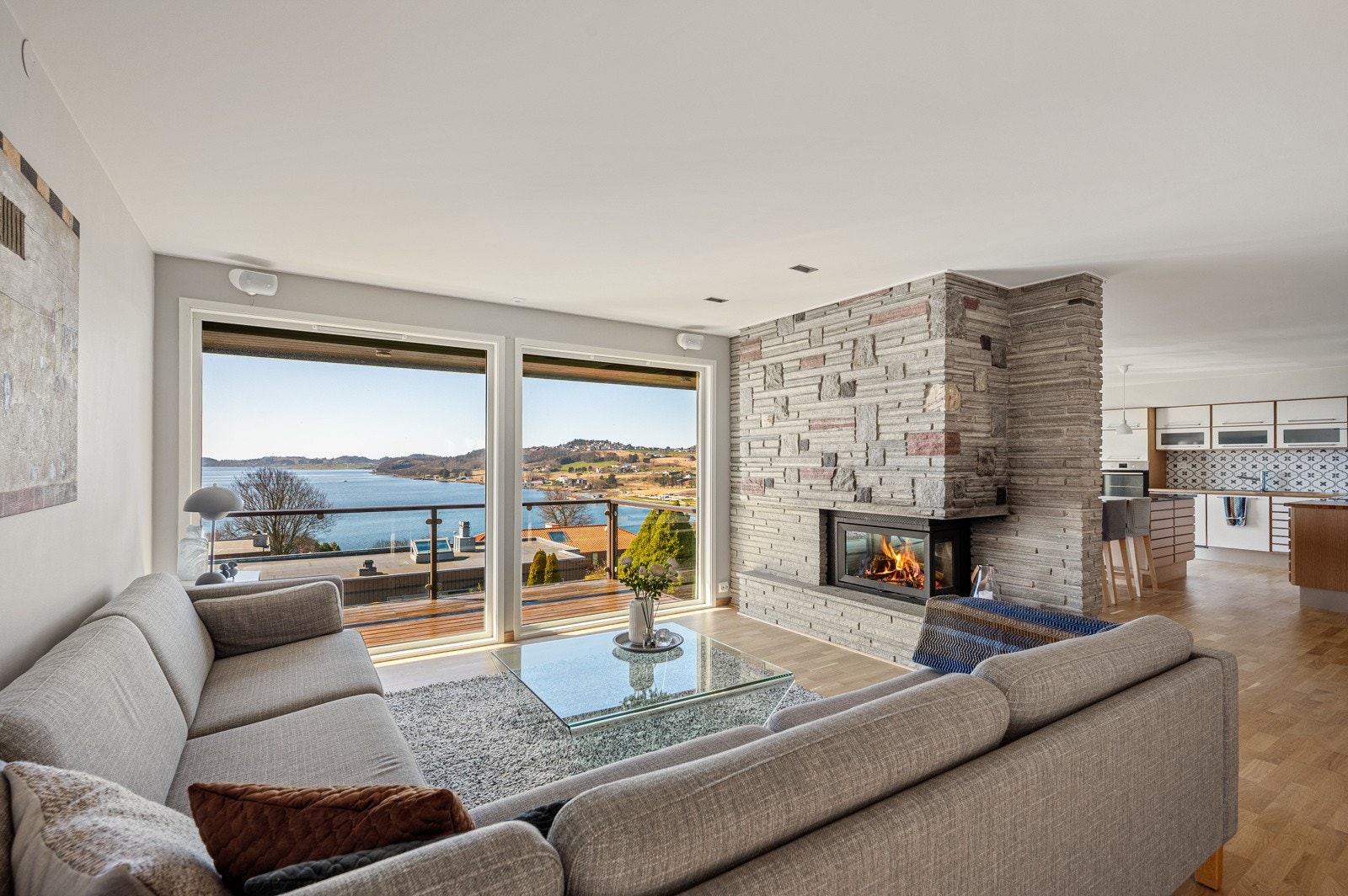 Boligen fremstår svært velholdt og har gjennomgått jevnlige oppgraderinger de siste årene. Galleribilde