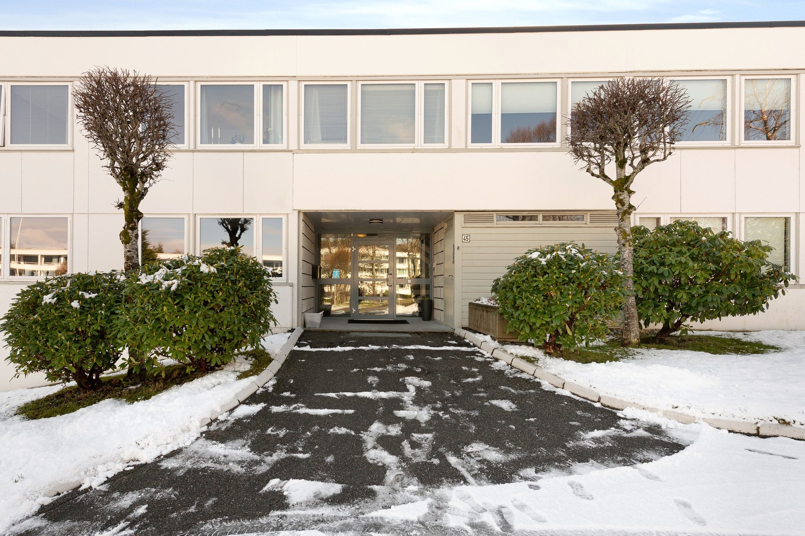 Inngangsparti. Galleribilde