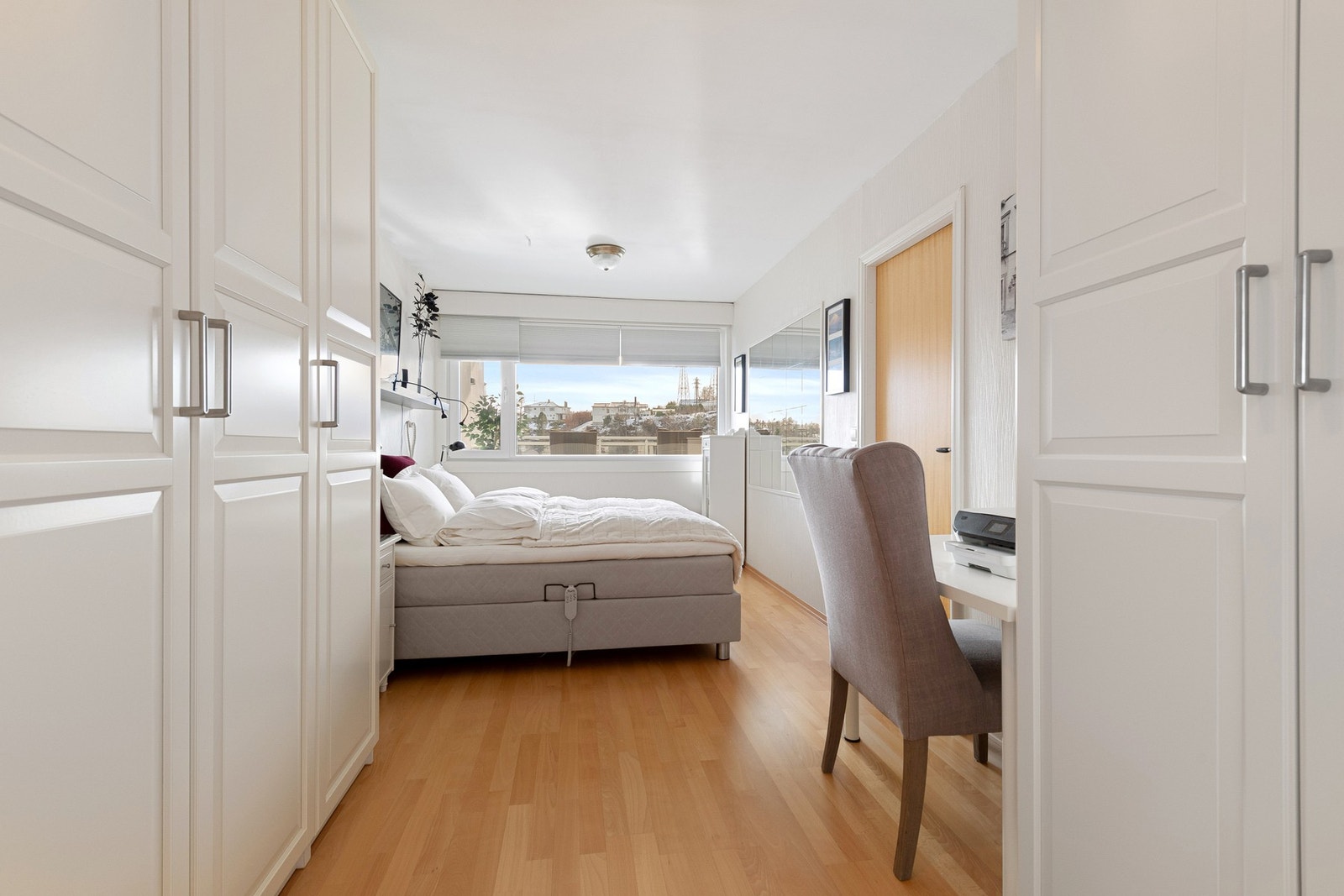 God plass til garderobeskap. Galleribilde