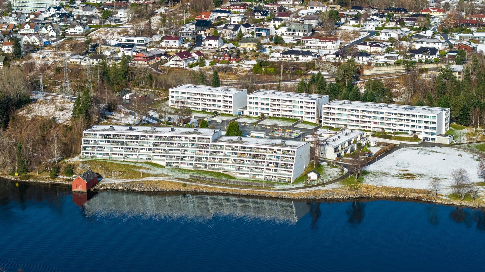 Flott beliggenhet og stor tomt. Galleribilde