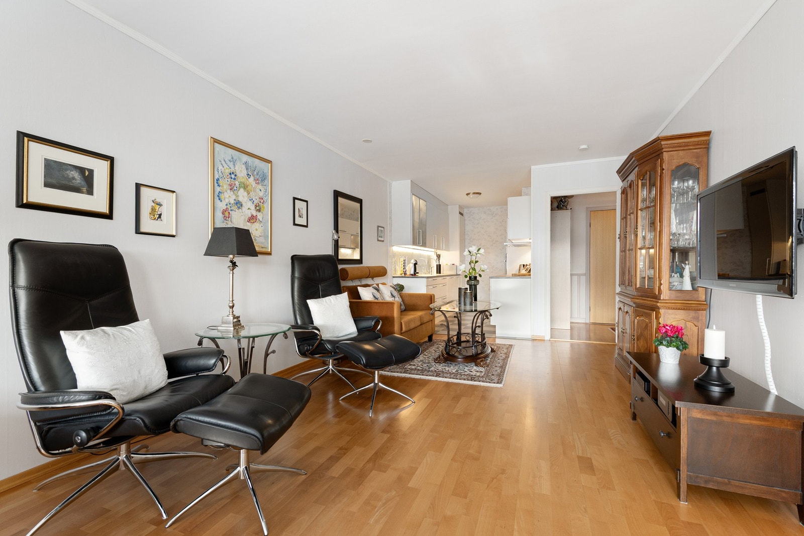 Åpen stue/kjøkken-løsning. Galleribilde