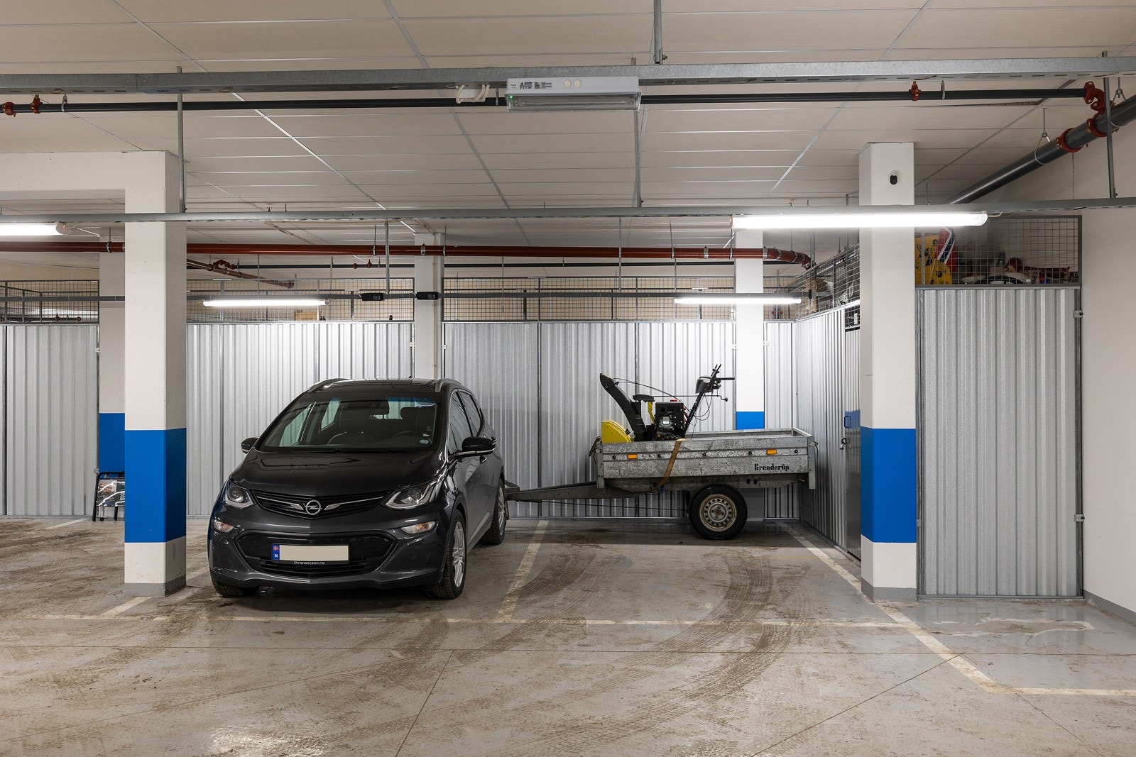 Mulighet for å kjøpe to parkeringsplasser i felles garasjeanlegg Galleribilde