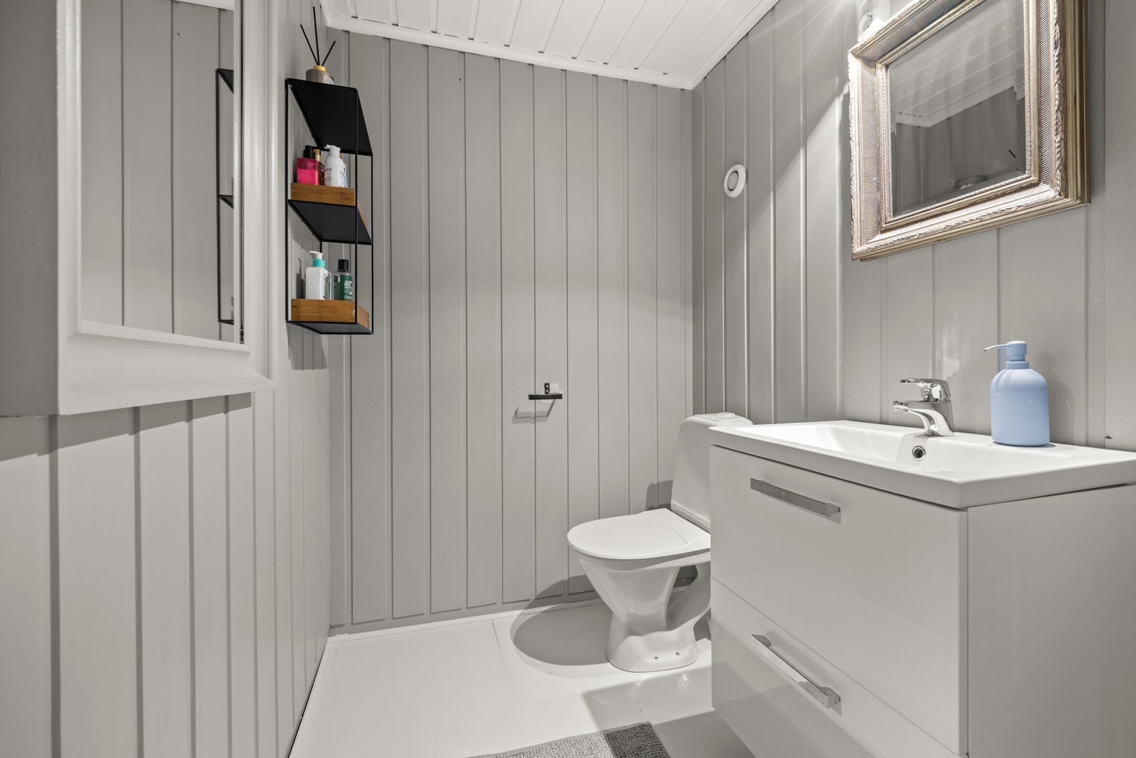 Toalettrom ved soveromsavdelingen. Galleribilde