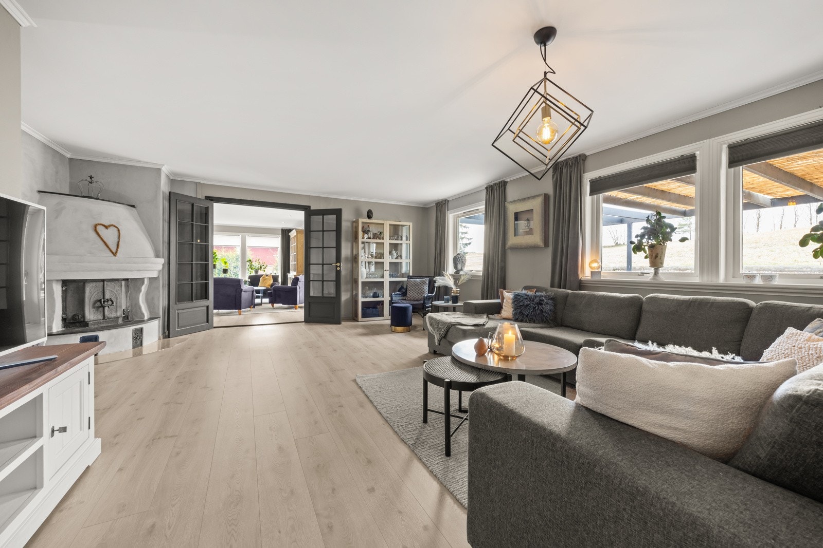 God varme fra peisen. Galleribilde