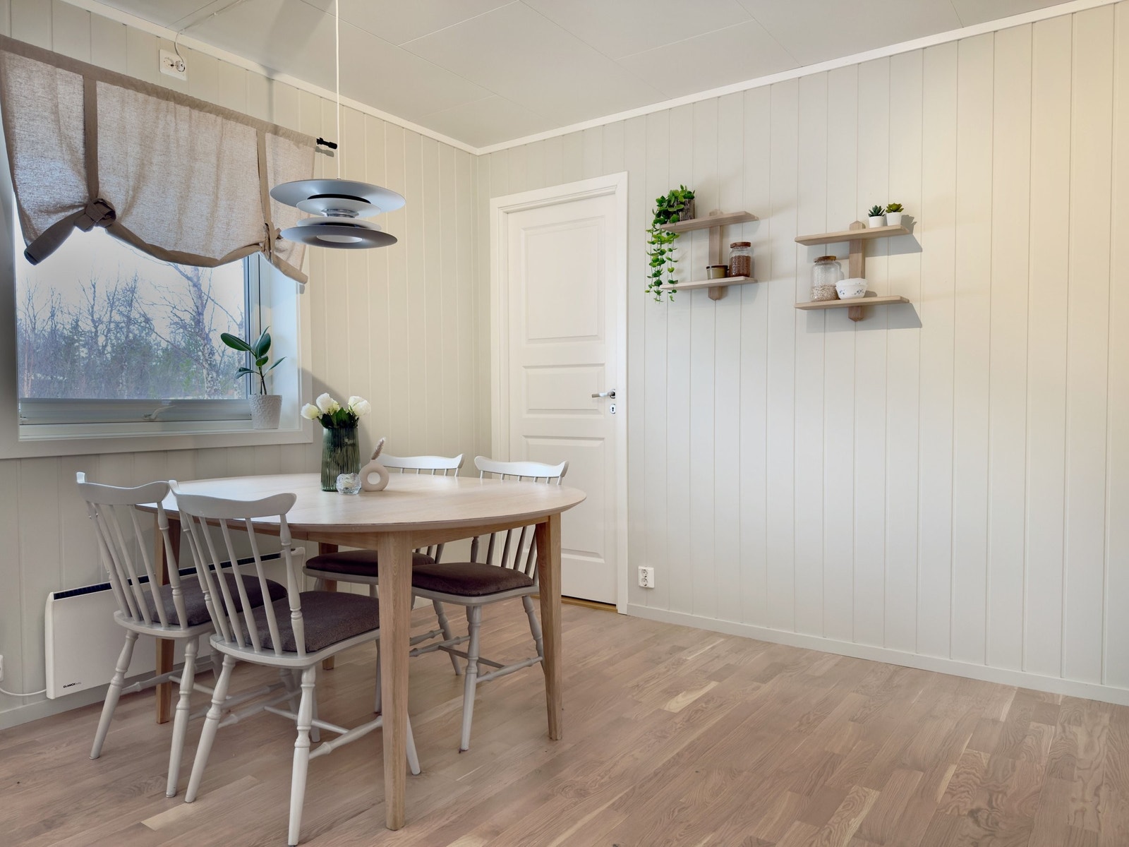 God plass til spisebord Galleribilde