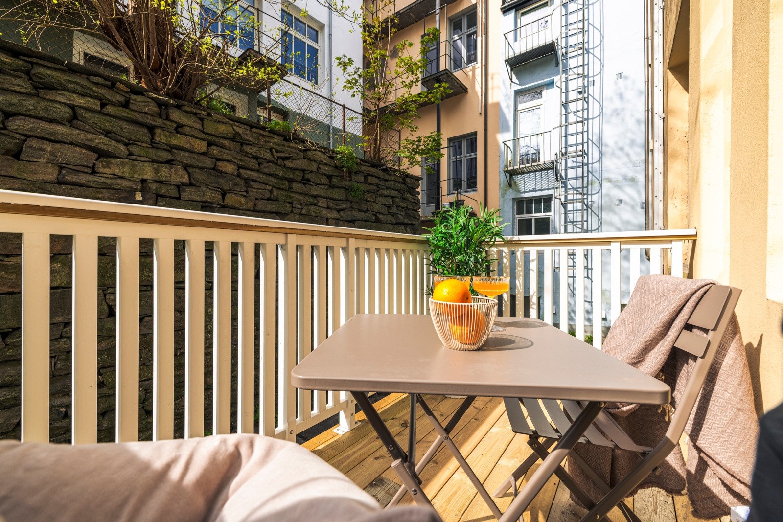 Balkongen måer ca. 4 kvm og har god plass til utemøbler. Galleribilde