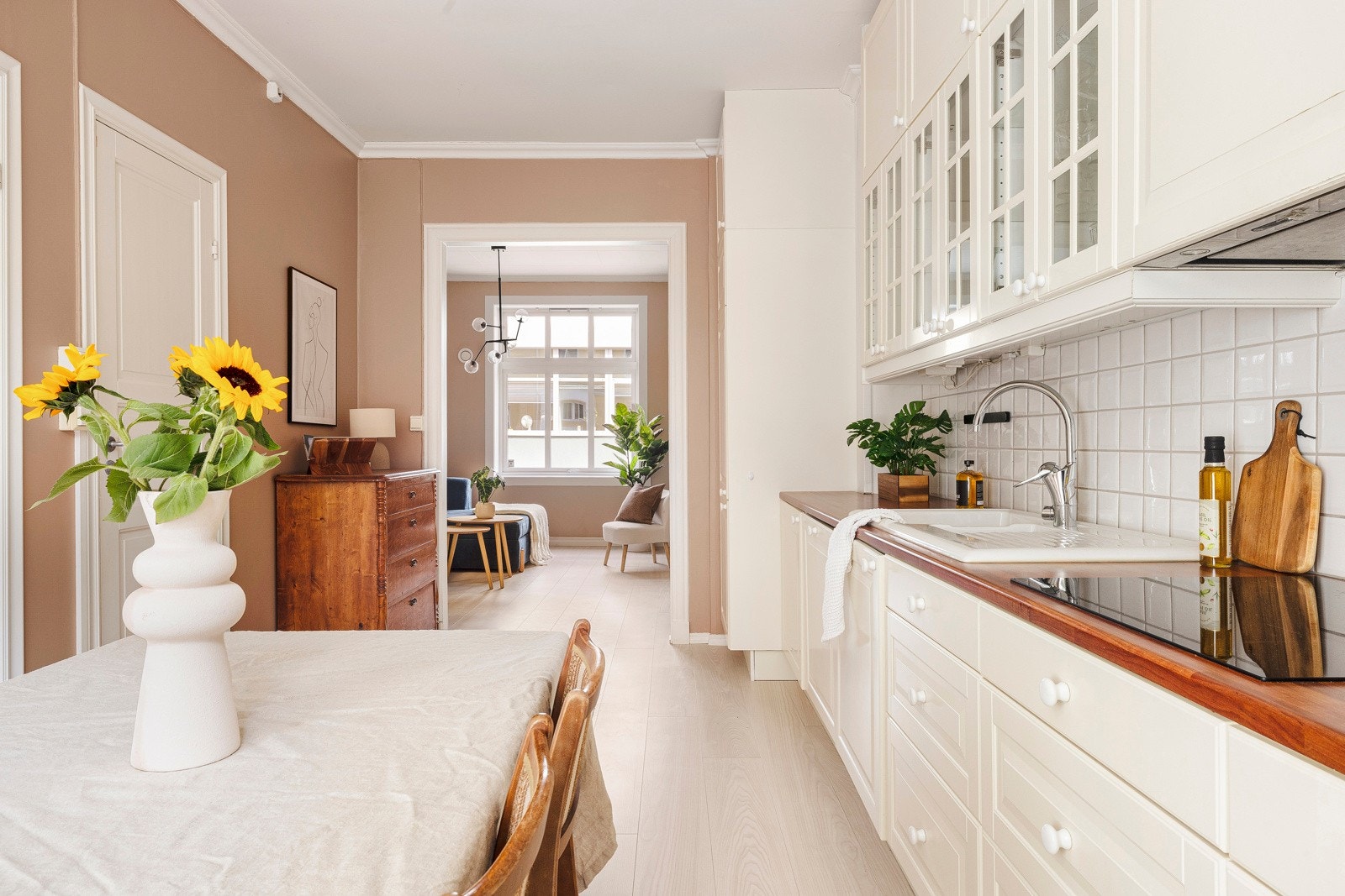 Legg merke til takhøyden og lysinnslippet. Galleribilde