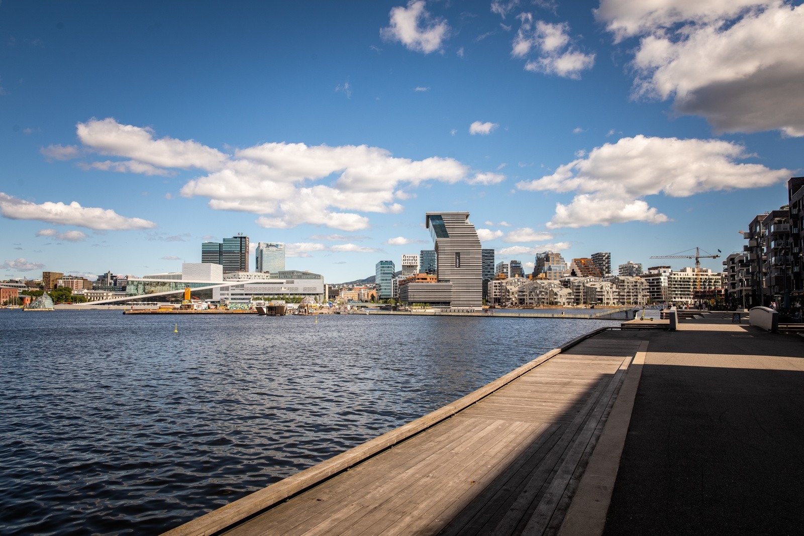 Fra leiligheten er det umiddelbar nærhet til sjøen Galleribilde