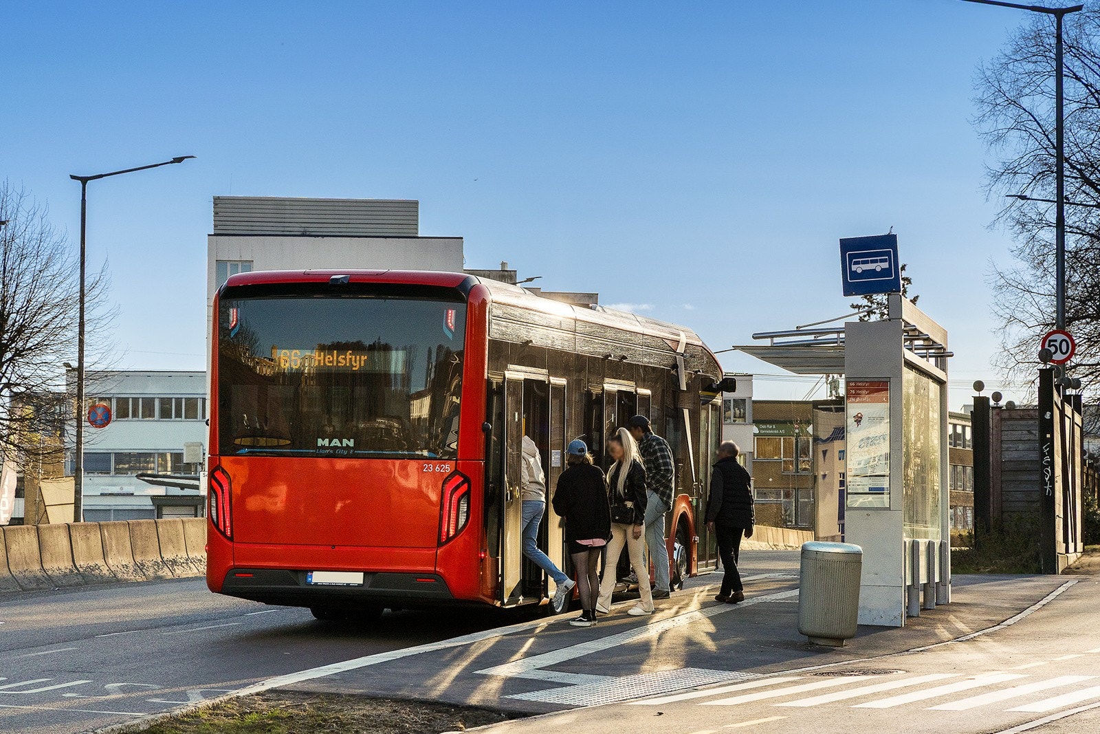 Gode kollektiv muligheter - busstoppet rett utenfor Galleribilde