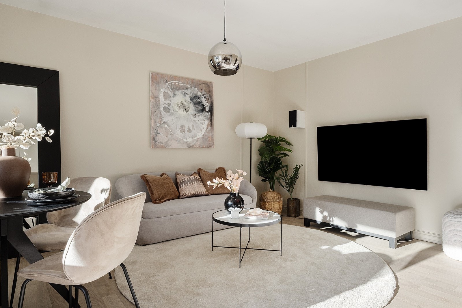 Det er malte flater i nesten alle rom fra 2025 i delikate fargevalg. Galleribilde