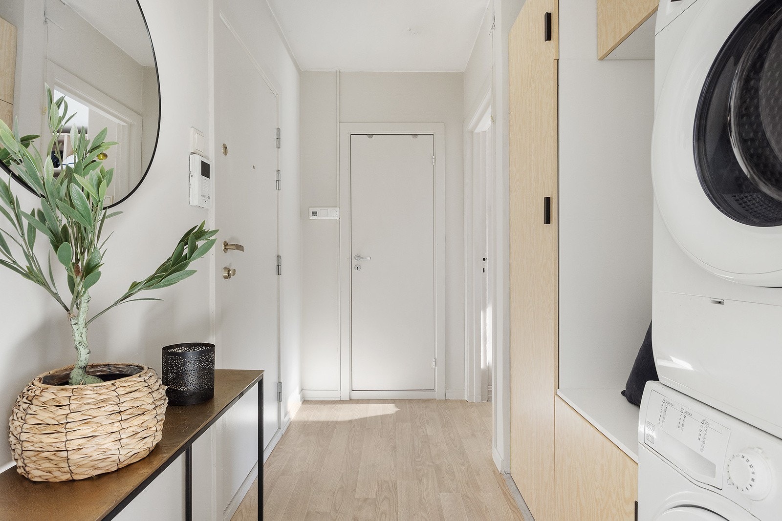 Dør calling anlegg i borettslaget med to-veis kommunikasjon. Galleribilde