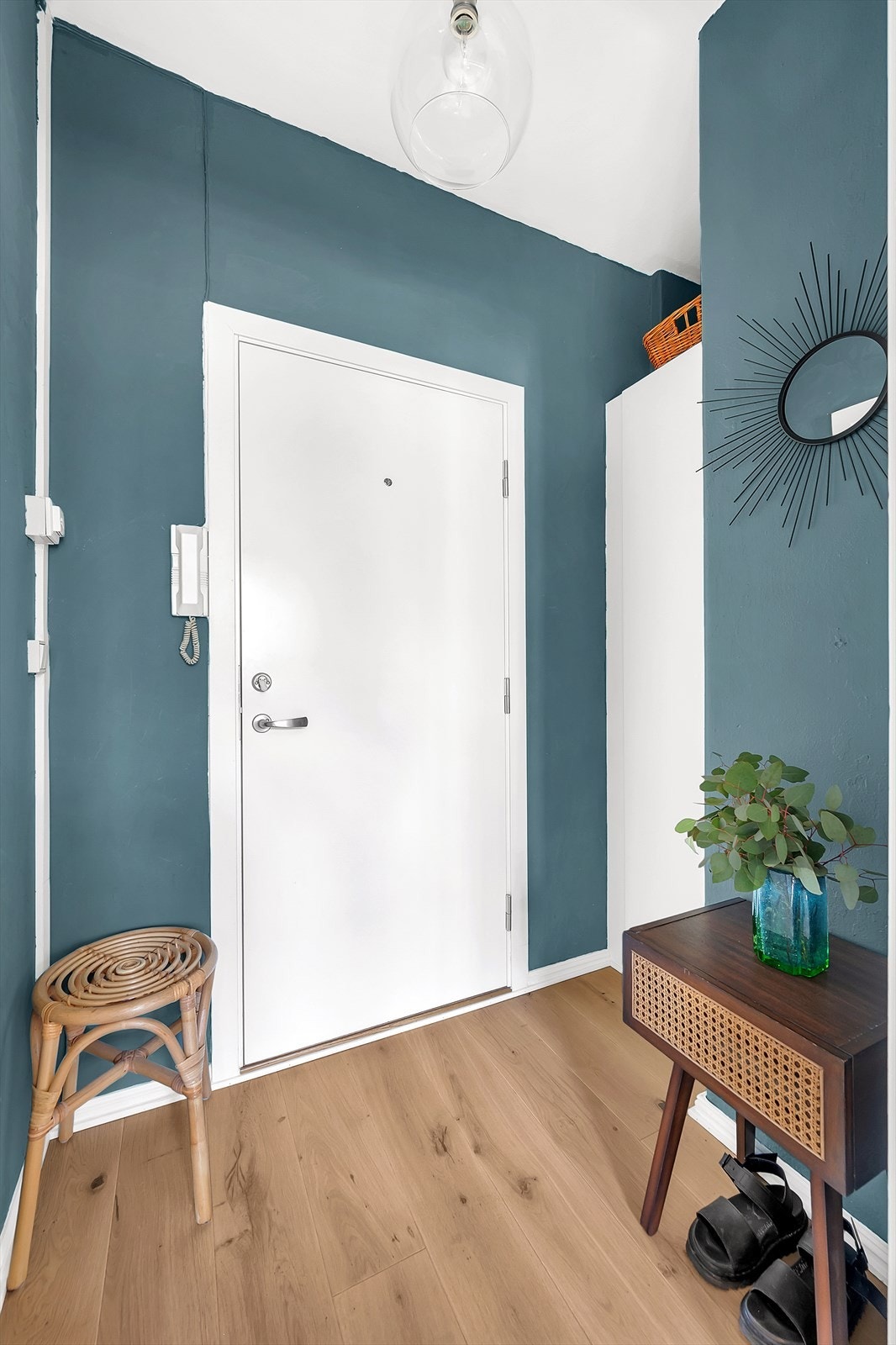 Det er også plass til å innrede med diverse hyller og klesoppheng. Galleribilde