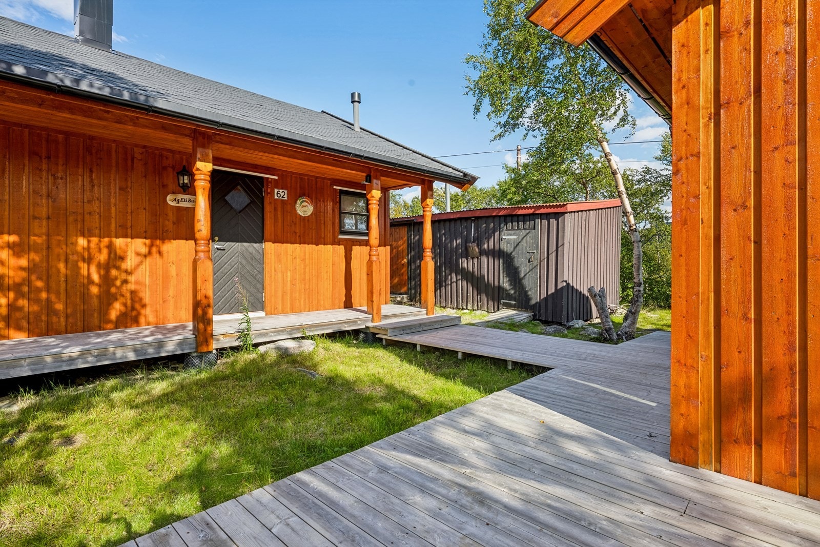 Terrassene mellom hytten og annekset er sammenkoblet, så her kan en enkelt gå i mellom byggene Galleribilde