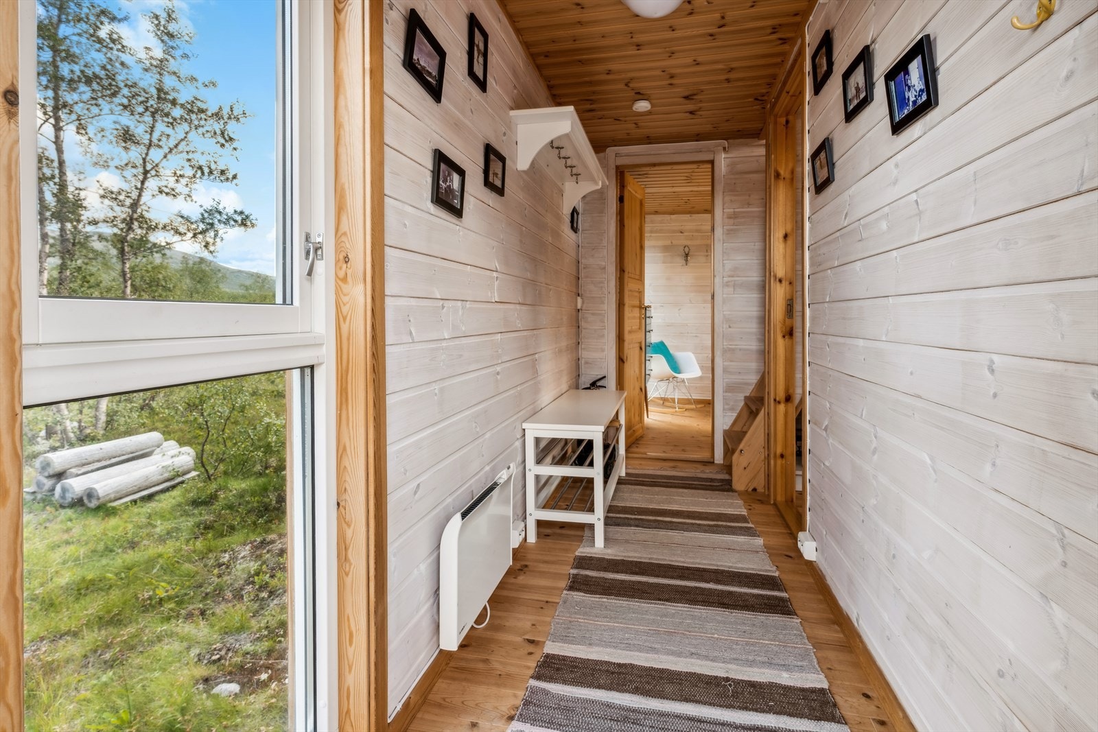 Annekset består av gang, soverom, stue/oppholdsrom og loft/hems Galleribilde