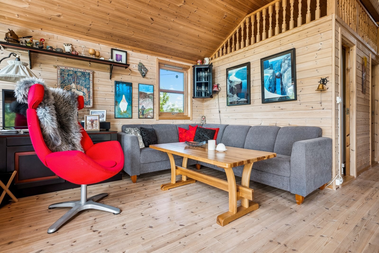 I sofastuen er det god plass til sjeselong med tilhørende salongbord Galleribilde