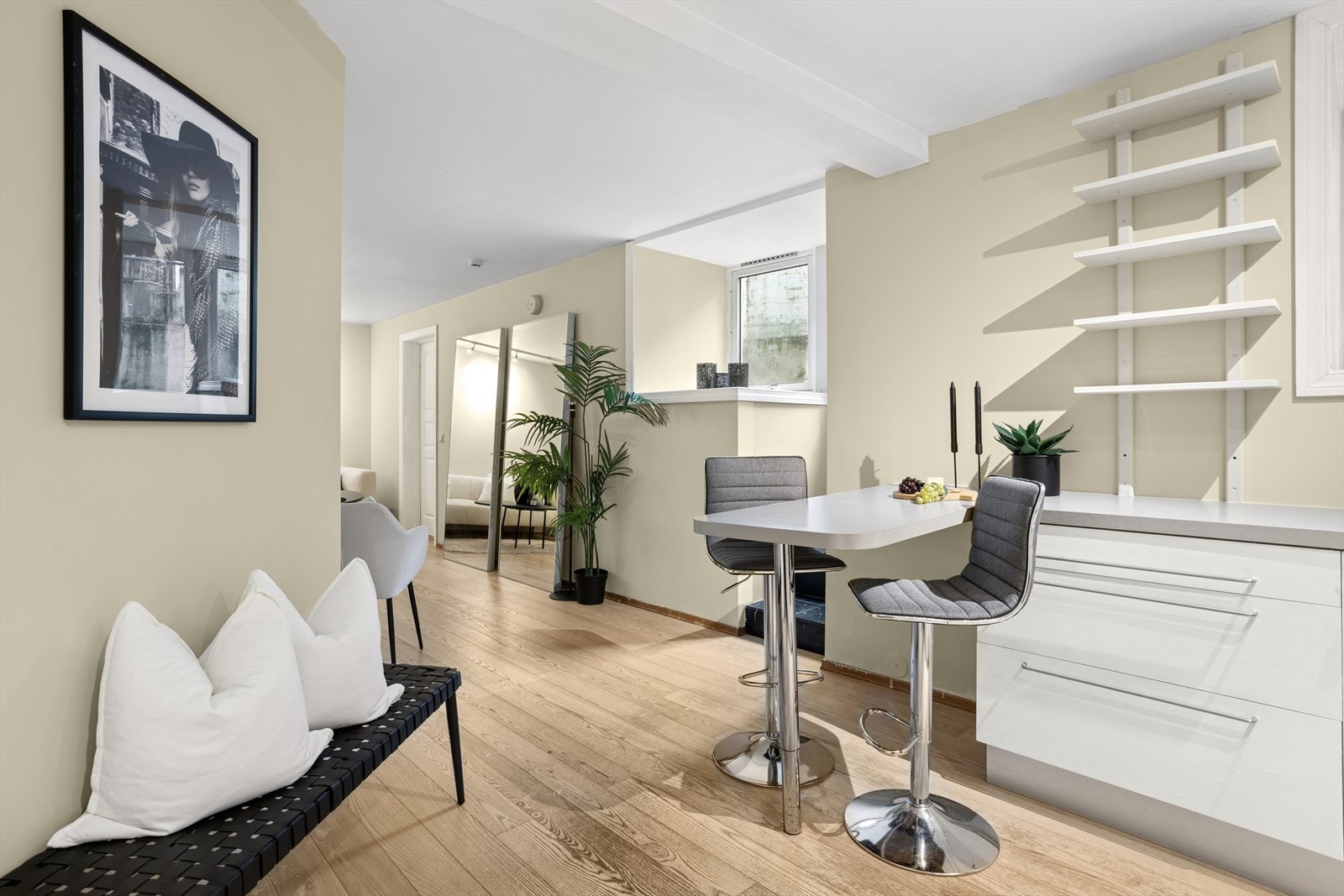 Selger har tidligere innbetalt fellesgjelden som ble tildelt andelen. Leiligheten selges derfor uten fellesgjeld, selv om det er fellesgjeld i borettslaget. Galleribilde