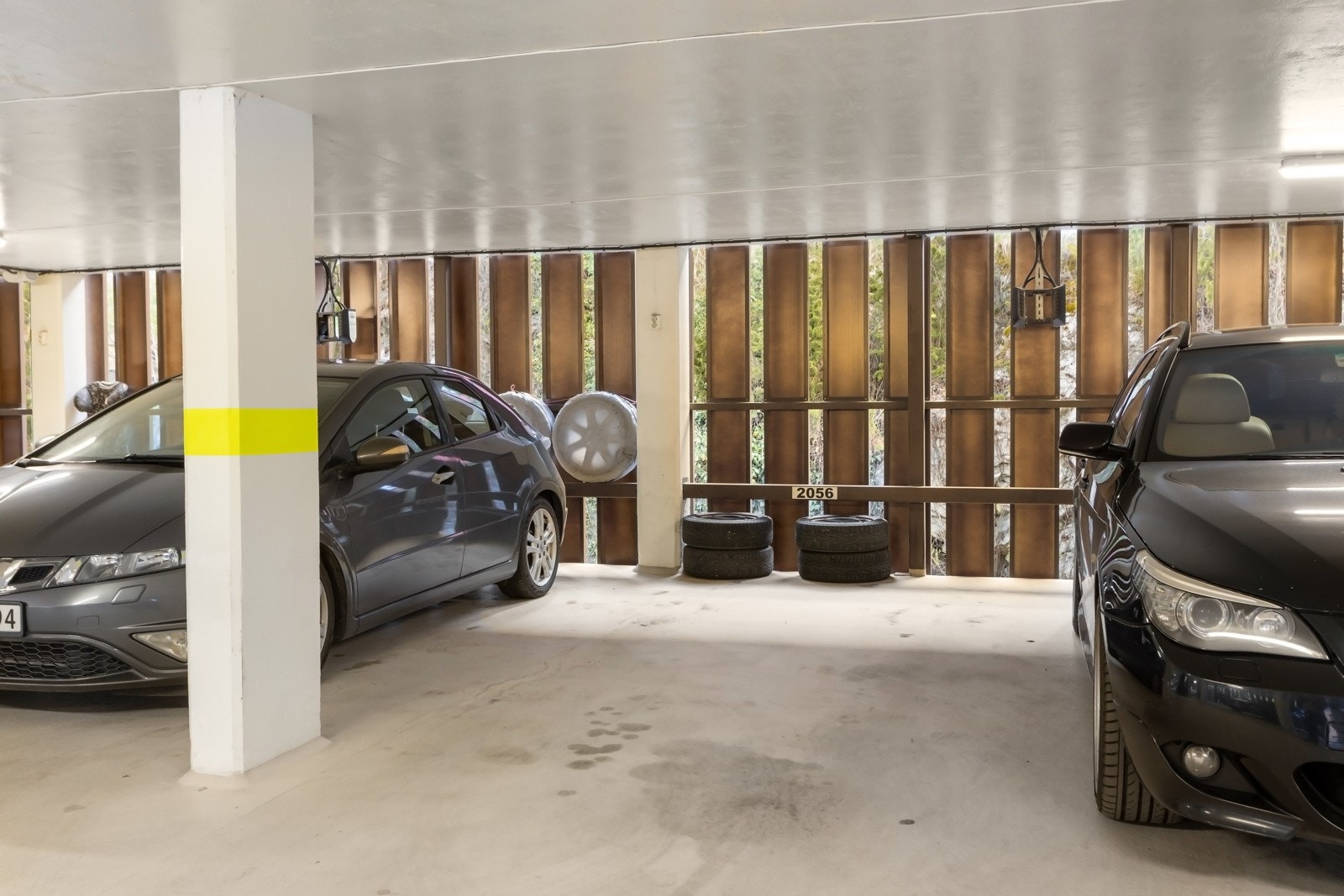 Medfølgende parkeringsplass i felles garasjeanlegg Galleribilde