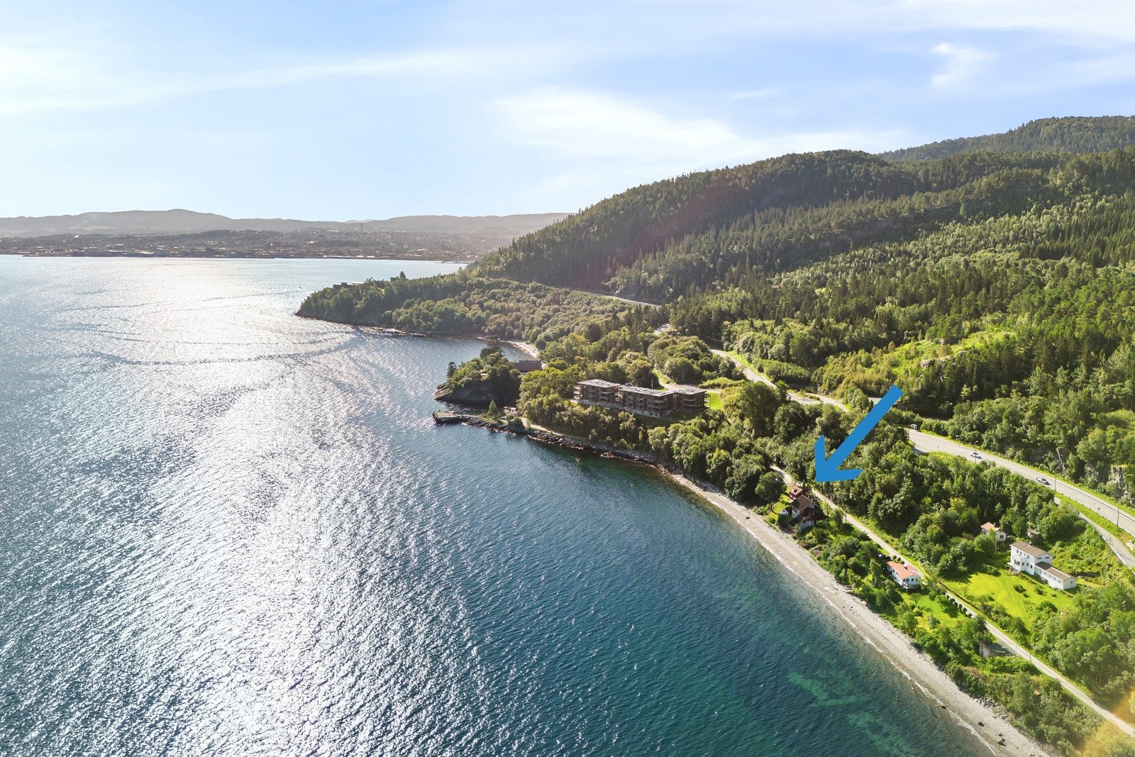 Tra Trollafjæra 80 og til Trondeim sentrum bruker man kun ca 10-11 min i bil og ca 20 min på sykkel. Snarvei opp til bussholdeplass like ved. Galleribilde