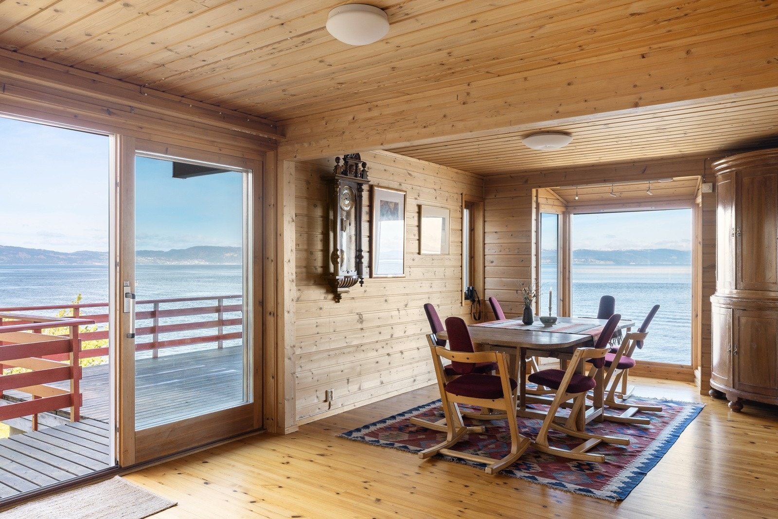 På sommerstid forlenges boligens nytteareal med 34 kvm terrasse mot vest. Galleribilde