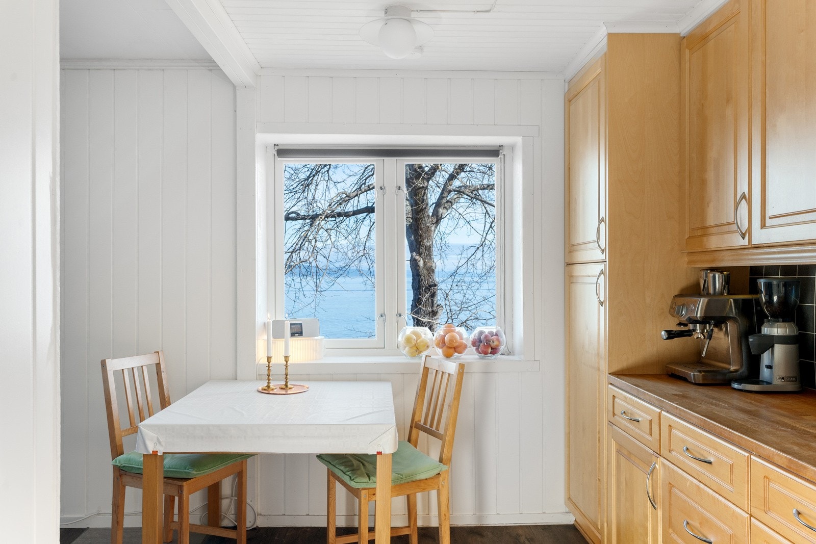 Kjøkkenet ble delvis oppusset i 2002 og renovert i 2018. Galleribilde