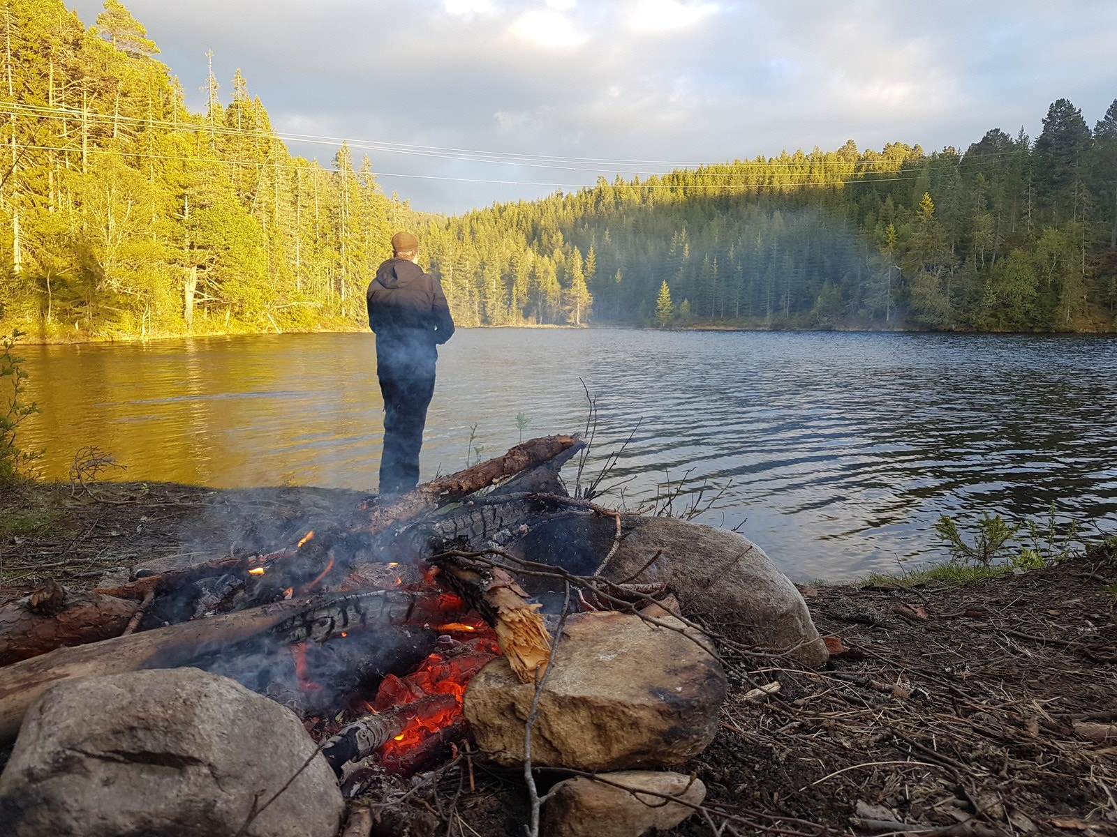 Området byr også på flere idylliske fiskeplasser ved Holstdammen og Nydammen, samt fine bademuligheter i Løkkadammen som ligger ca. 5 min unna med bil. Galleribilde