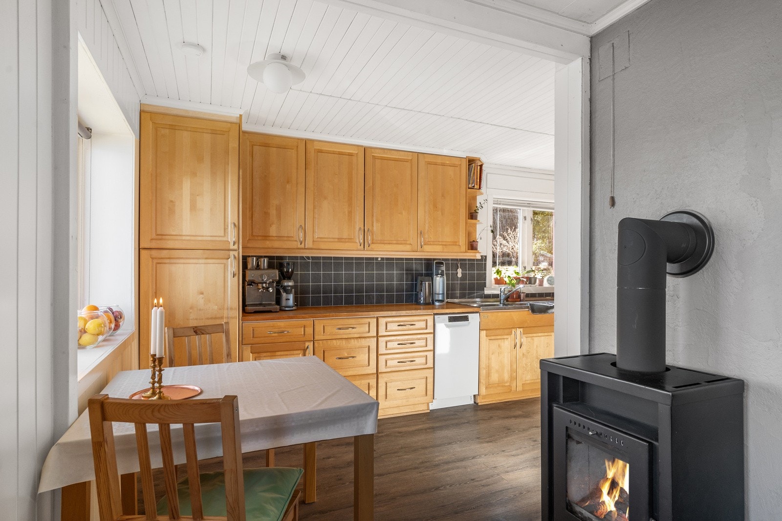 "...leietakerne har snart bodd i 7 år og er et par med nesten voksen datter (jeg er nabobestemor). Forholdet til leietakerne har vært ryddig og godt...." Galleribilde