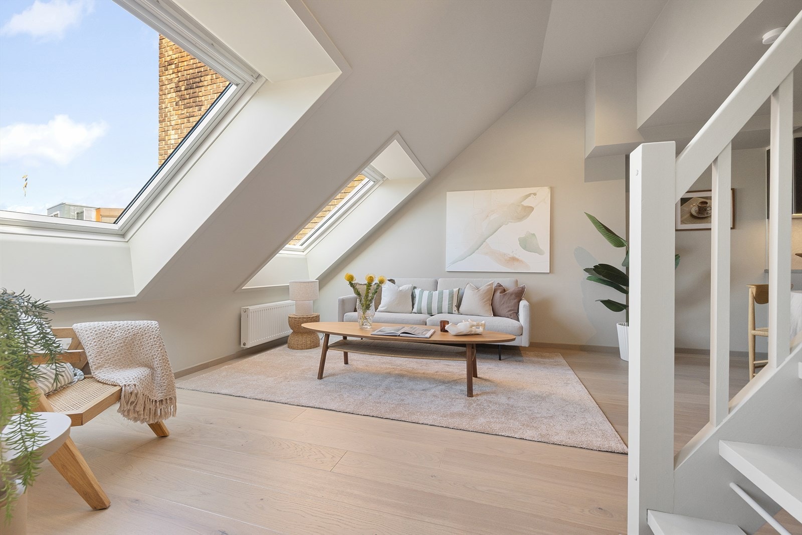 På hovedplan finner du entré, bad og stue/kjøkken og på det øverste plan har leiligheten to soverom. Galleribilde