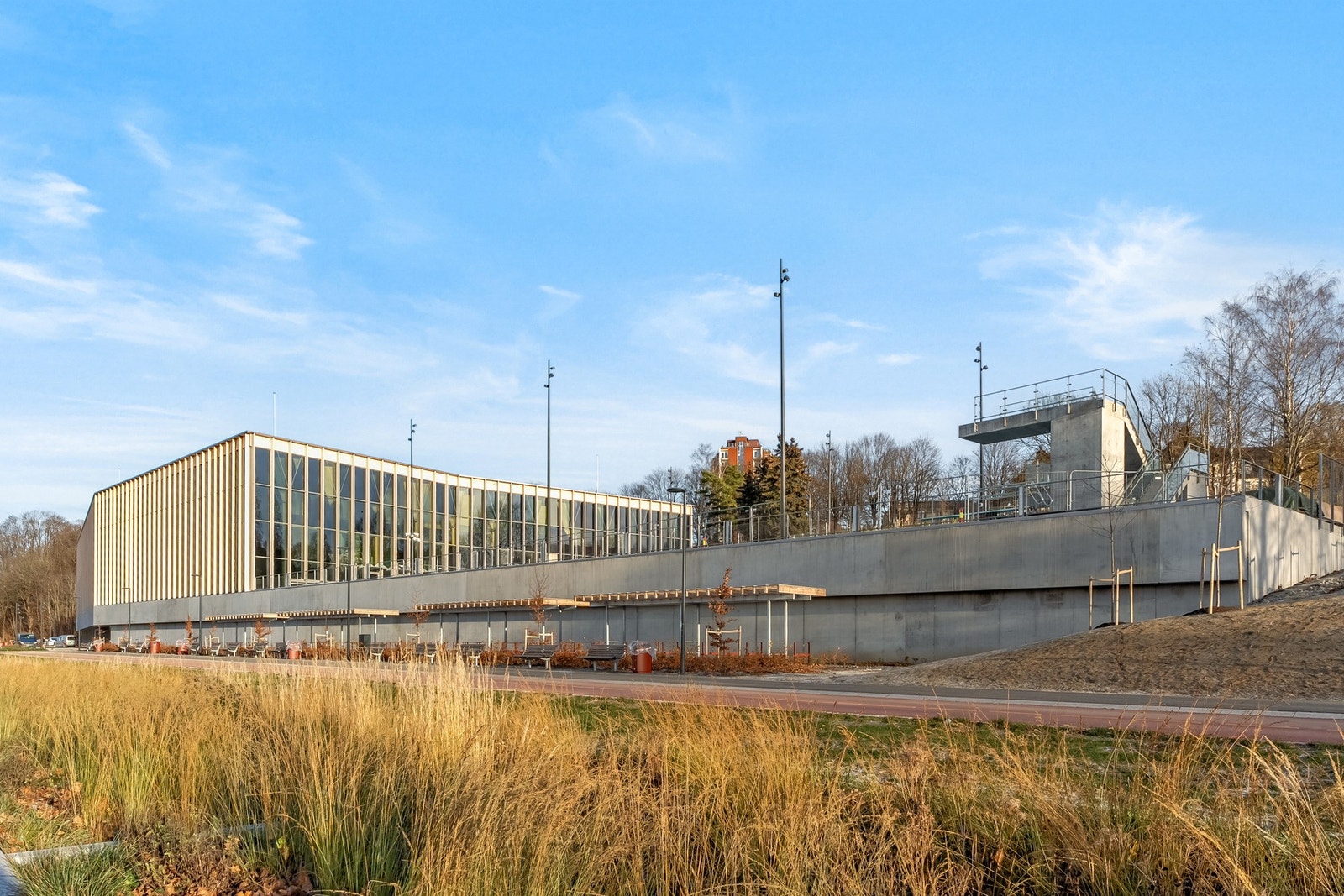 Kort spasertur til nye og moderne Tøyen bad Galleribilde