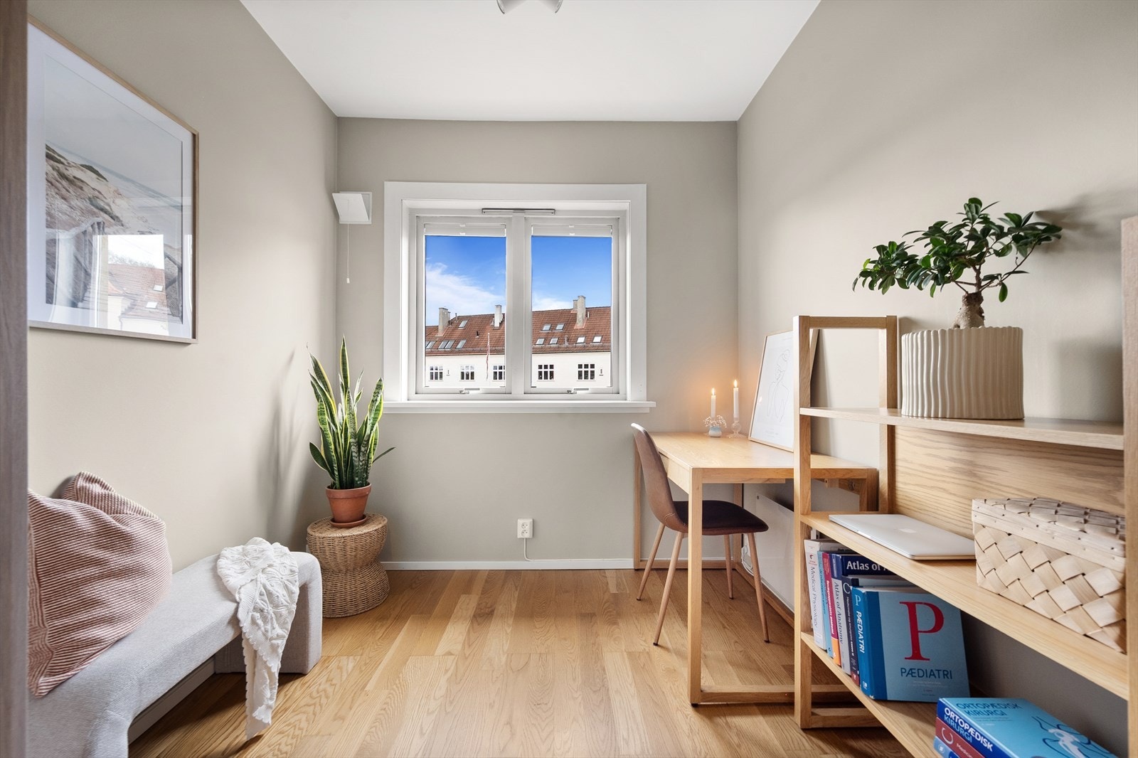 Soverom 2 passer godt som barnerom, gjesterom eller hjemmekontor. Galleribilde